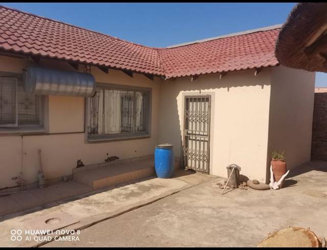 3 BEDROOM HOUSE FOR SALE IN SOSHANGUVE FF